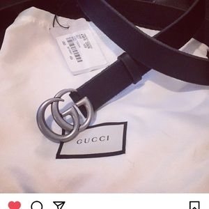 Gucci black leather used GG silver tone belt